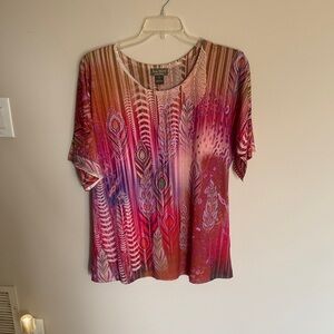 Jane Ashley Multicolor Feather-Print Short Sleeve Tee in Pink and Purple Hues